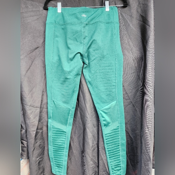 ALO Yoga Green Leggings - Picture 2 of 7